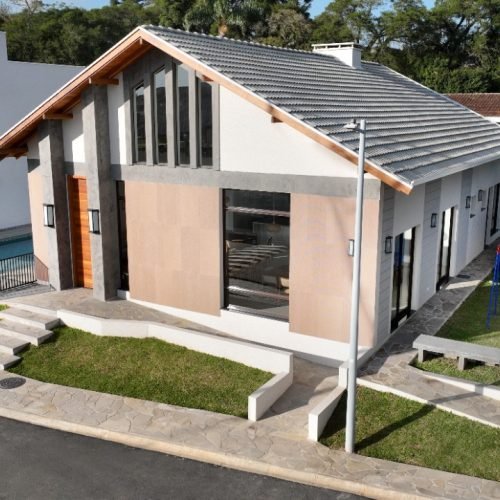 i8hBeU91m2x229_806684732ce7f90f